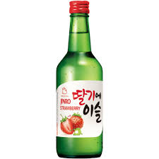 Jinro  soju Strawberry flavour 360ml  (Korean soju)